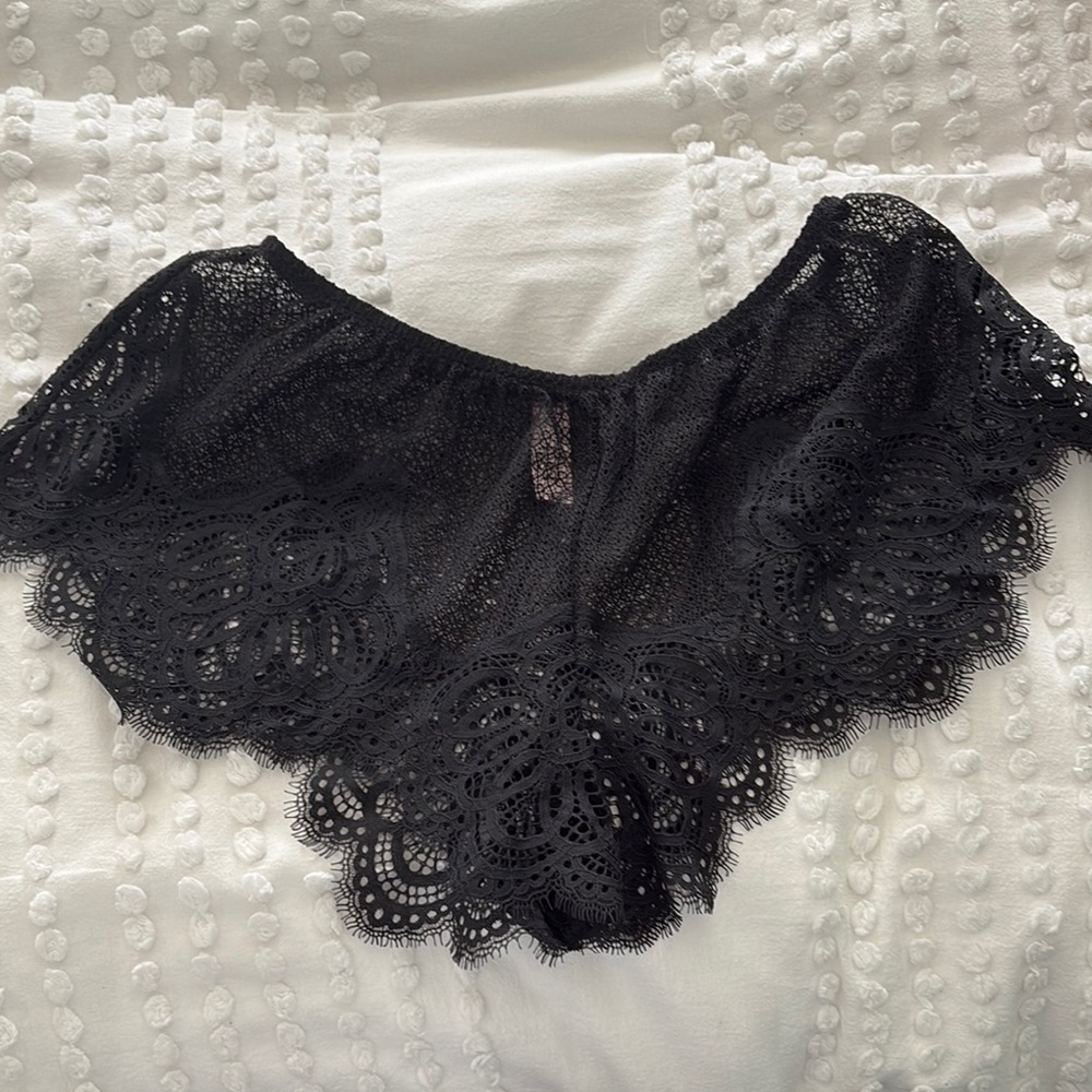Victoria’s Secret EUC Lace Shorts Size Medium